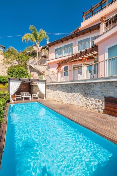 Dependance Con Piscina Paolone House Casa vacanze Taormina